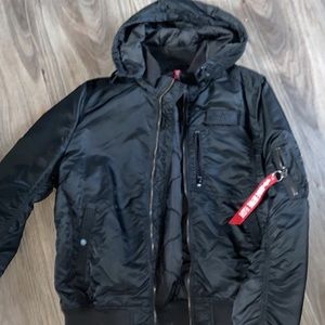 Alpha Industries (color) black (size) L